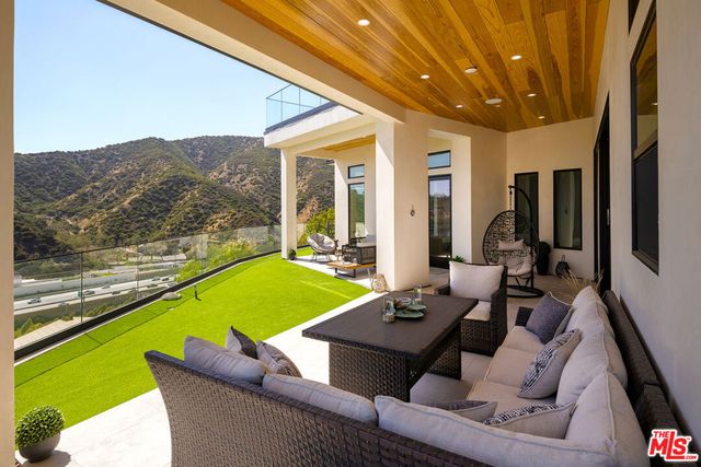1367 Casiano Road, Los Angeles, CA 90049