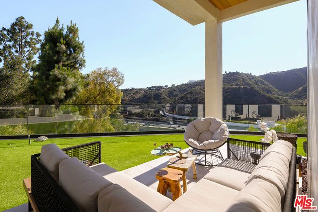 1367 Casiano Road, Los Angeles, CA 90049