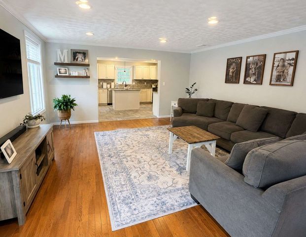 178 Rockland St, Dartmouth, MA 02748