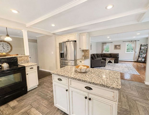 178 Rockland St, Dartmouth, MA 02748