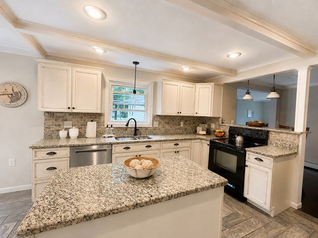 178 Rockland St, Dartmouth, MA 02748