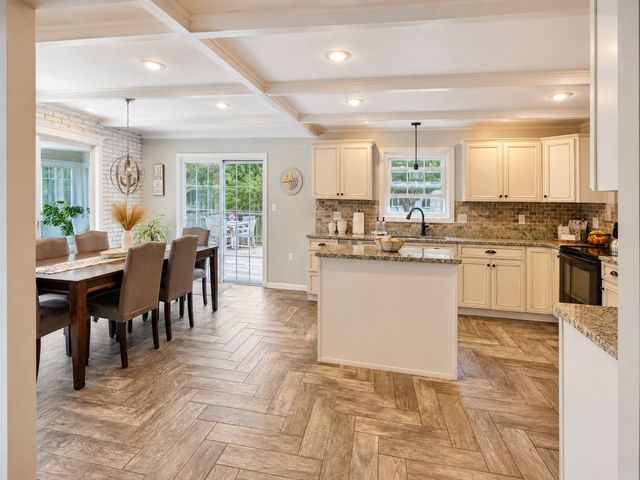 178 Rockland St, Dartmouth, MA 02748