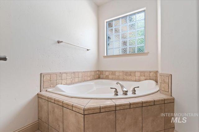 2283 W Stansbury Dr, Eagle, ID 83616