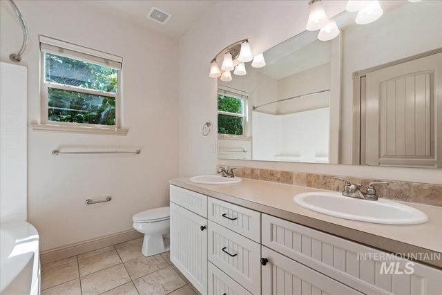 2283 W Stansbury Dr, Eagle, ID 83616