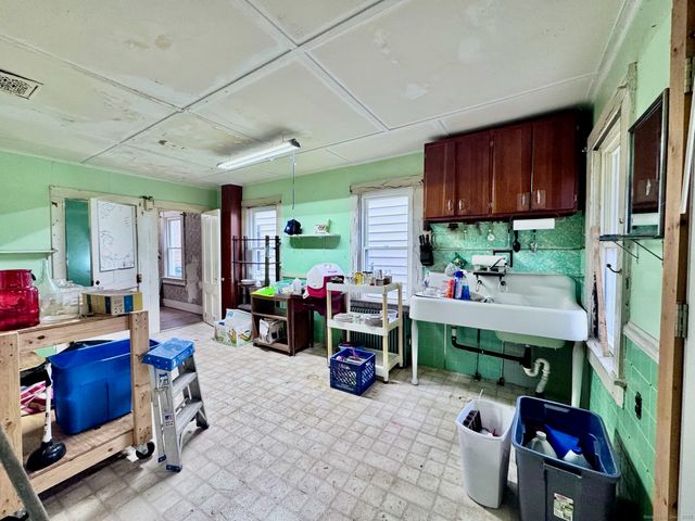 9 Daniel Street, Norwich, CT 06360