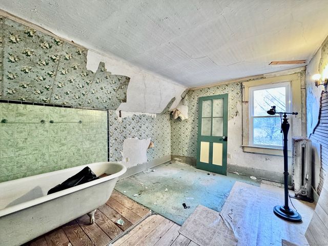 9 Daniel Street, Norwich, CT 06360