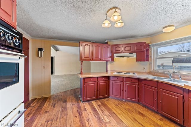 3249 Dove, Warren, OH 44481