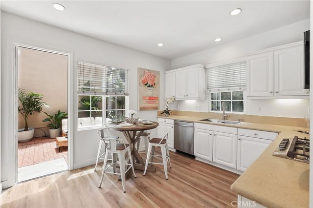 46 Arborside, Irvine, CA 92603