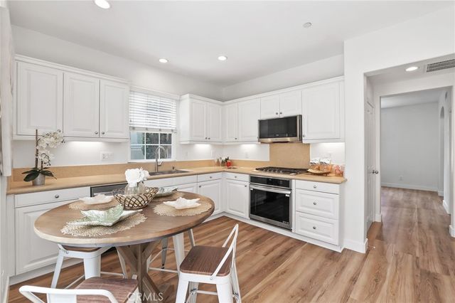 46 Arborside, Irvine, CA 92603