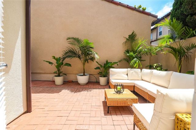 46 Arborside, Irvine, CA 92603