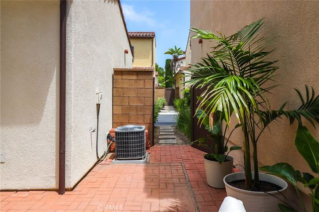 46 Arborside, Irvine, CA 92603