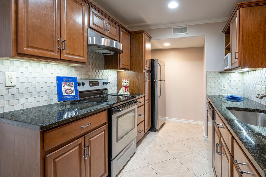 10757 Villager Road B, Dallas, TX 75230