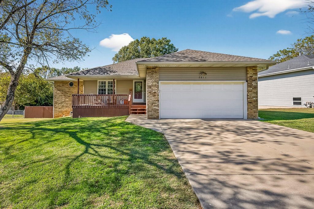 2811 North Washington Avenue, Springfield, MO 65803