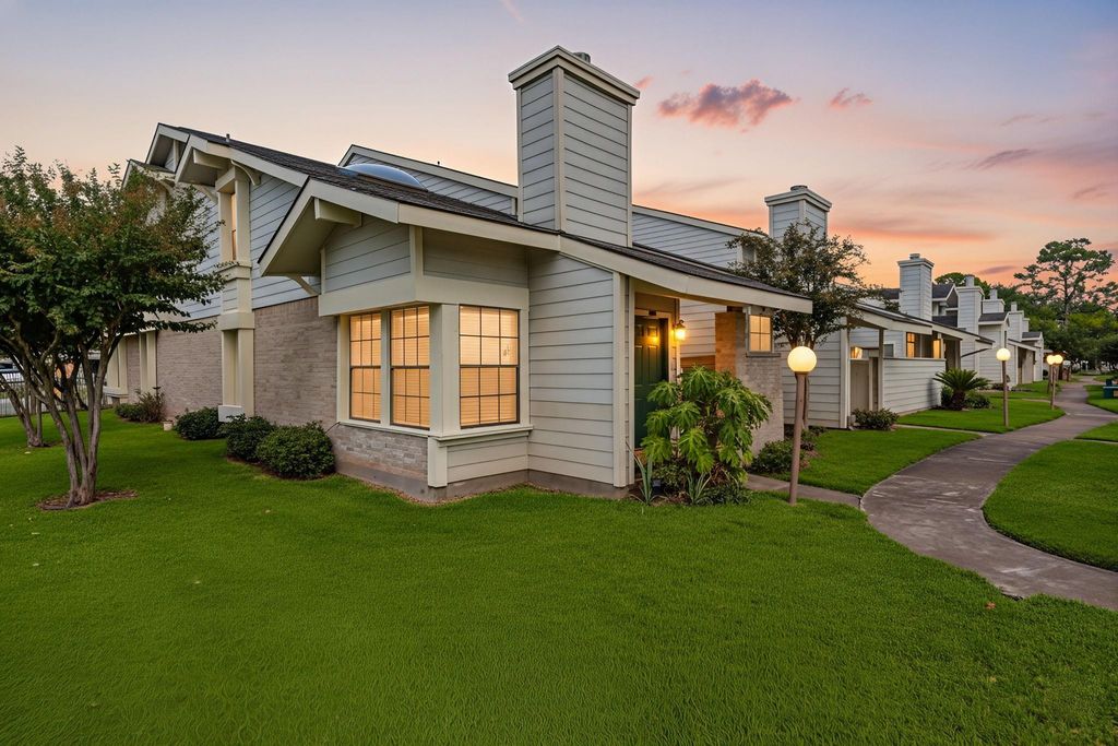 6261 Ludington Drive 1-804, Houston, TX 77035