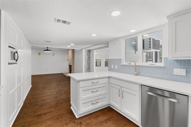 7602 Banpass LN, Austin, TX 78736