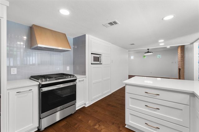 7602 Banpass LN, Austin, TX 78736