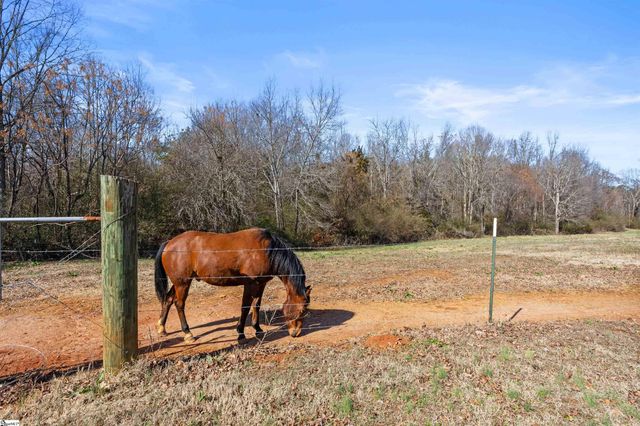 1320 Highway 182, Fair Play, SC 29643