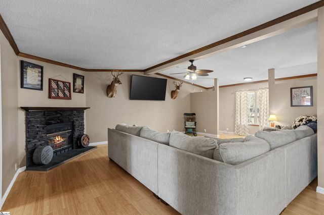 1320 Highway 182, Fair Play, SC 29643