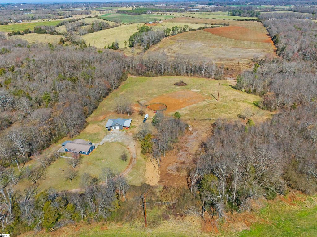 1320 Highway 182, Fair Play, SC 29643