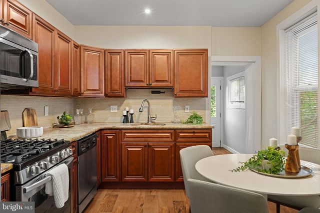 566 MARTIN ST, Philadelphia, PA 19128