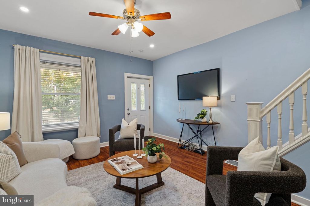 566 MARTIN ST, Philadelphia, PA 19128 — photo 4