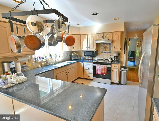 27 RAPHAEL RD, Hockessin, DE 19707