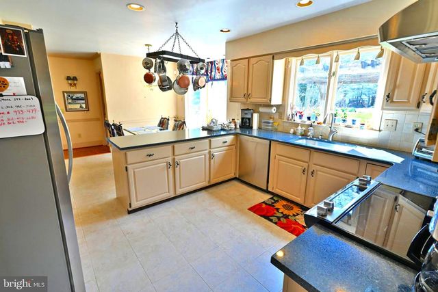 27 RAPHAEL RD, Hockessin, DE 19707