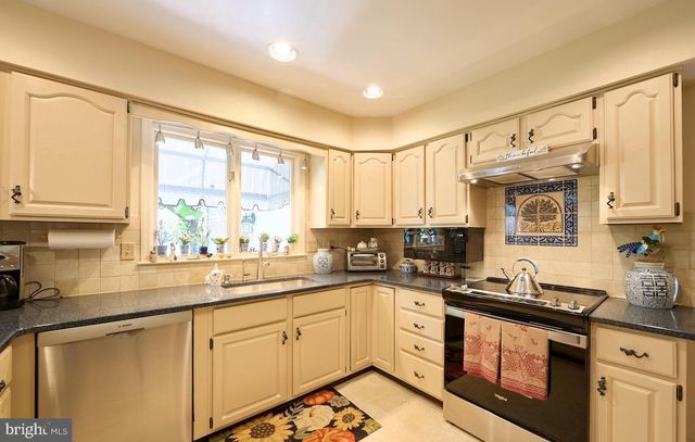 27 RAPHAEL RD, Hockessin, DE 19707