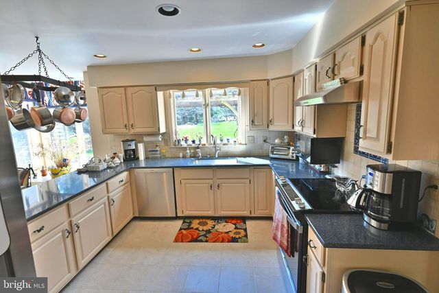 27 RAPHAEL RD, Hockessin, DE 19707