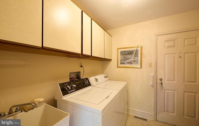 27 RAPHAEL RD, Hockessin, DE 19707