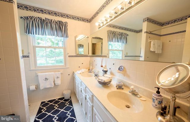 27 RAPHAEL RD, Hockessin, DE 19707