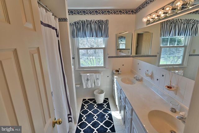 27 RAPHAEL RD, Hockessin, DE 19707