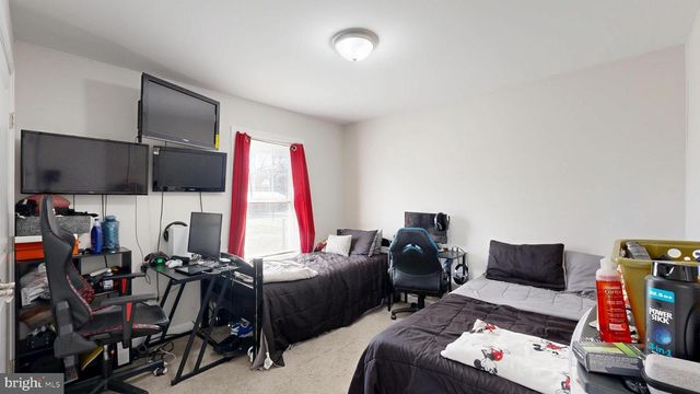 211 RAILROAD AVE, Harrington, DE 19952