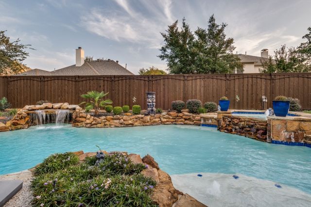 2810 Baker Street, Sachse, TX 75048