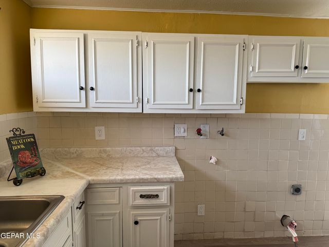 1213 N Boone Street, El Paso, TX 79903