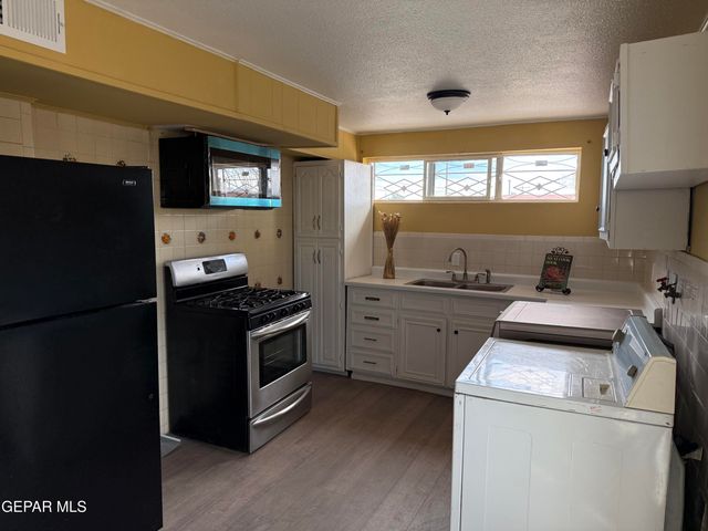 1213 N Boone Street, El Paso, TX 79903