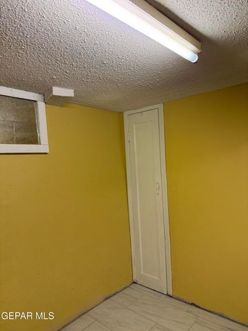 1213 N Boone Street, El Paso, TX 79903