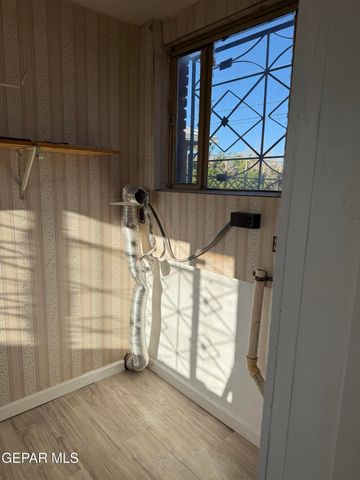 1213 N Boone Street, El Paso, TX 79903