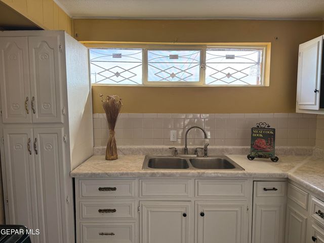 1213 N Boone Street, El Paso, TX 79903