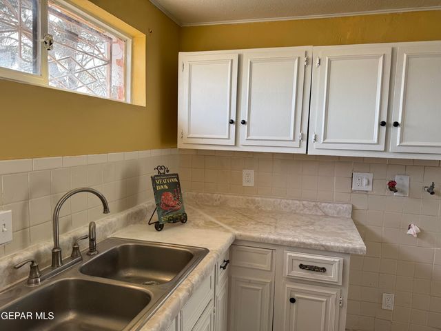 1213 N Boone Street, El Paso, TX 79903