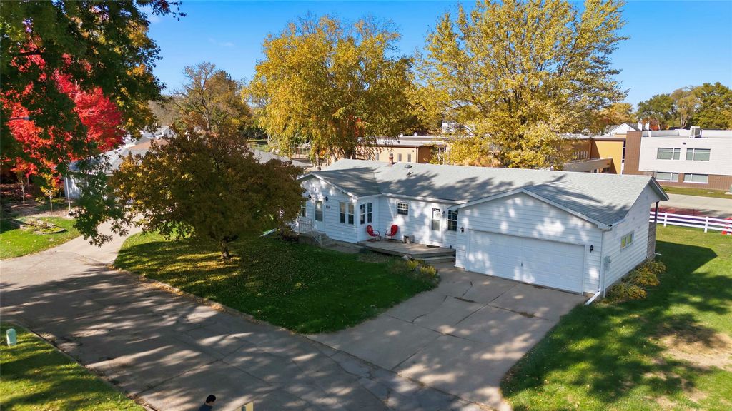 208 Union Street, Pella, IA 50219