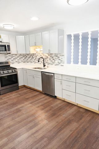 5749 Circle Drive, Oak Lawn, IL 60453