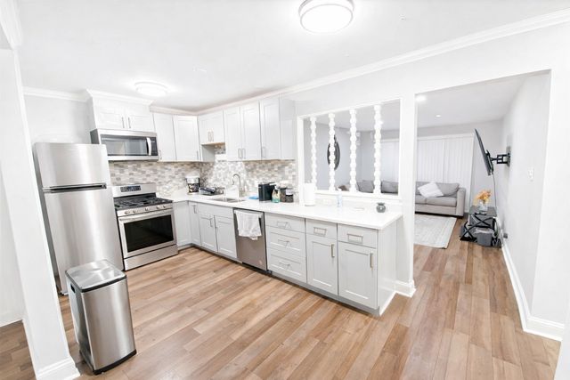 5749 Circle Drive, Oak Lawn, IL 60453