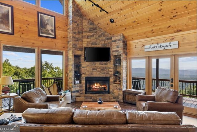 279 Rising Star Lane, Mineral Bluff, GA 30559