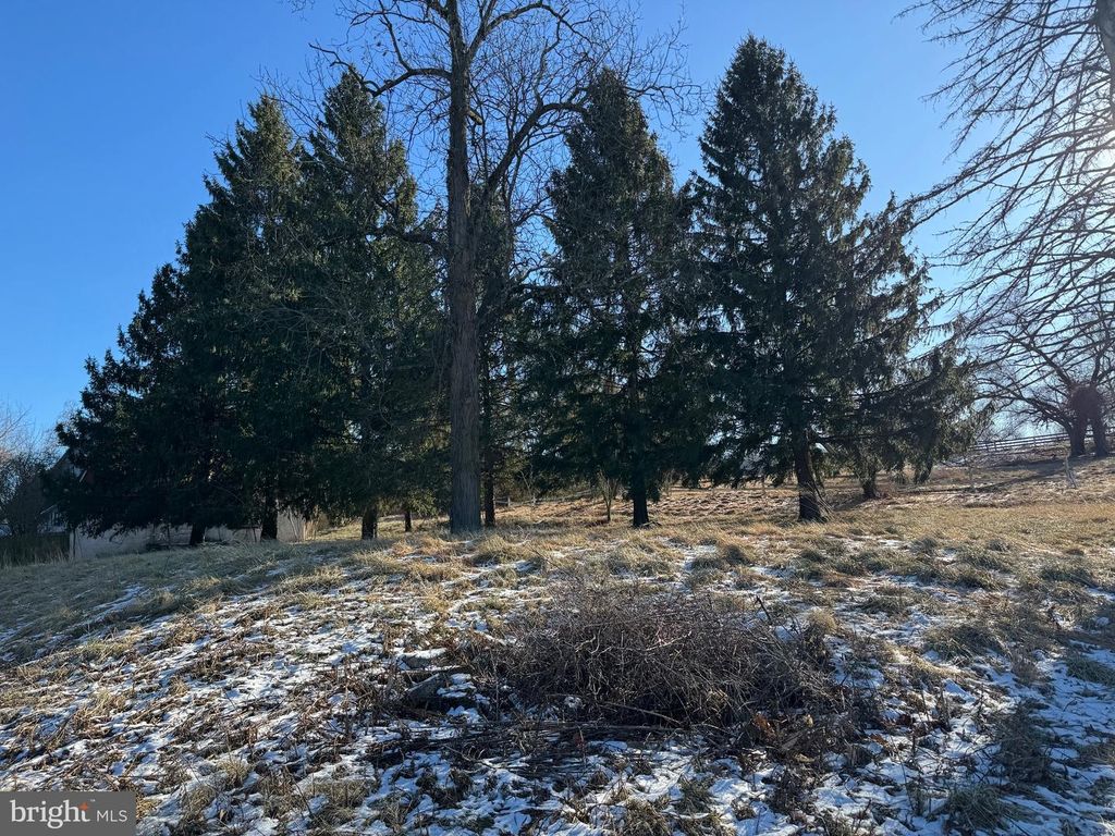 4732 W W HOPEWELL RD, Center Valley, PA 18034