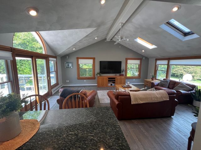 11 Phyllis Avenue, Burlington, MA 01803