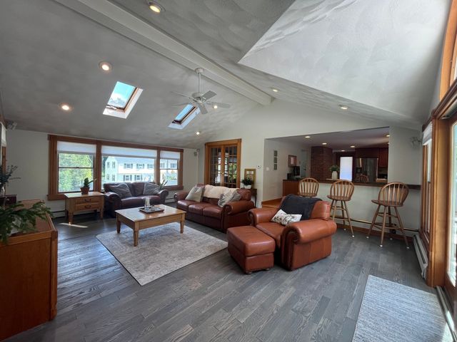 11 Phyllis Avenue, Burlington, MA 01803