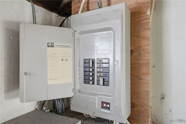 211 Sprucewood Drive, Cheektowaga, NY 14227