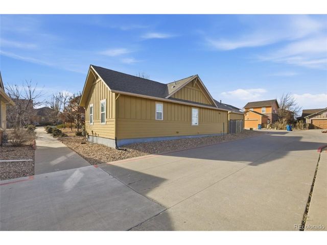 23501 E Saratoga Cir, Aurora, CO 80016