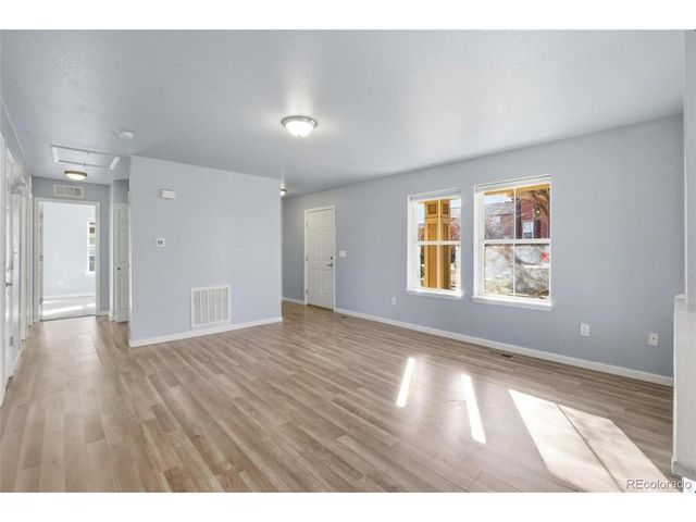 23501 E Saratoga Cir, Aurora, CO 80016